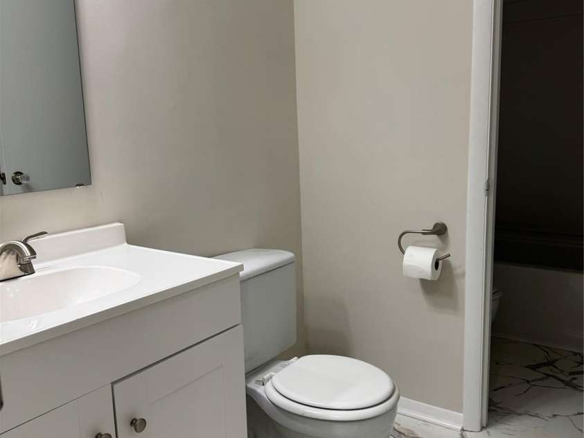 6921 Kirkcaldy Lane, Mint Hill, NC 28227.  MLS# CAR4382265, YatesRealty ID 28258. Hall Bathroom