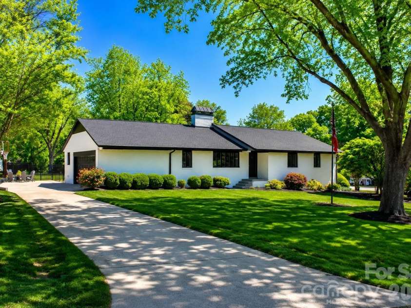 101 Amity Circle, Belmont, NC 28012.  MLS# CAR4387952, YatesRealty ID 28259. 
