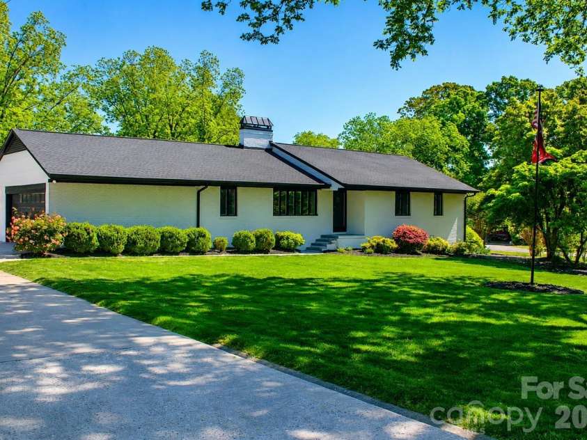 101 Amity Circle, Belmont, NC 28012.  MLS# CAR4387952, YatesRealty ID 28259. 