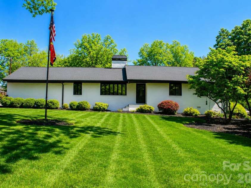101 Amity Circle, Belmont, NC 28012.  MLS# CAR4387952, YatesRealty ID 28259. 