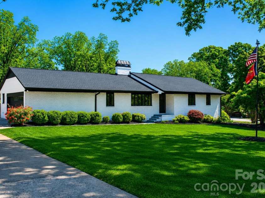 101 Amity Circle, Belmont, NC 28012.  MLS# CAR4387952, YatesRealty ID 28259. 