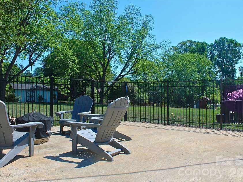 101 Amity Circle, Belmont, NC 28012.  MLS# CAR4387952, YatesRealty ID 28259. 