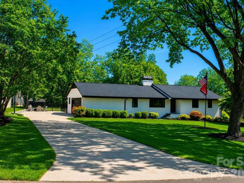 101 Amity Circle, Belmont, NC 28012.  MLS# CAR4387952, YatesRealty ID 28259. 