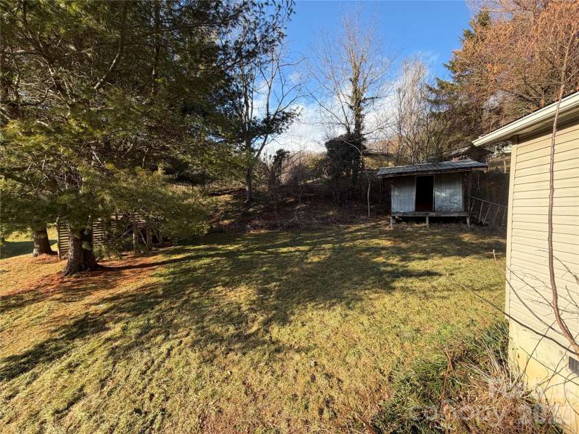 101 Highview Drive, Maggie Valley, NC 28751.  MLS# CAR4343908, YatesRealty ID 2826. 