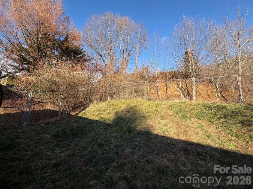 101 Highview Drive, Maggie Valley, NC 28751.  MLS# CAR4343908, YatesRealty ID 2826. 