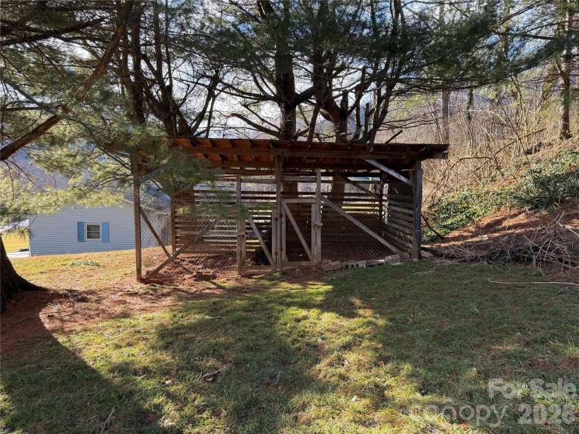 101 Highview Drive, Maggie Valley, NC 28751.  MLS# CAR4343908, YatesRealty ID 2826. 