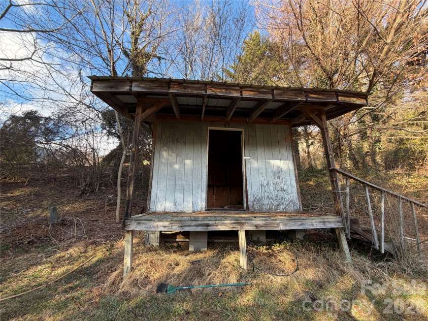 101 Highview Drive, Maggie Valley, NC 28751.  MLS# CAR4343908, YatesRealty ID 2826. 