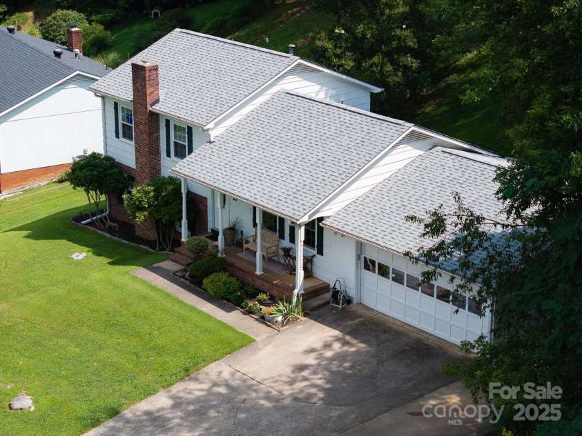 17 Lynwood Circle, Asheville, NC 28806.  MLS# CAR4282982, YatesRealty ID 28260. 