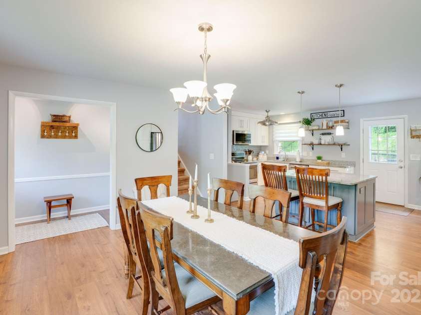 17 Lynwood Circle, Asheville, NC 28806.  MLS# CAR4282982, YatesRealty ID 28260. 