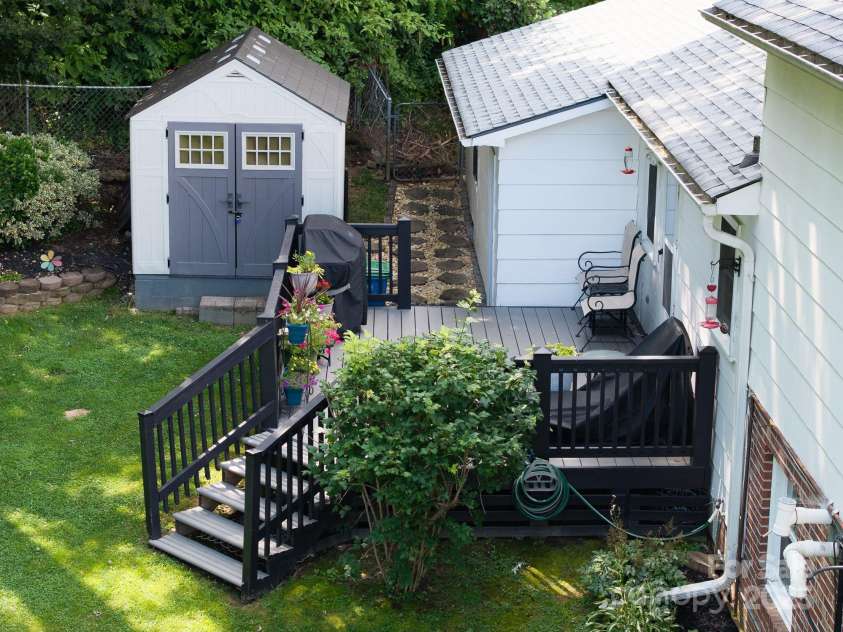 17 Lynwood Circle, Asheville, NC 28806.  MLS# CAR4282982, YatesRealty ID 28260. Back deck, shed and fenced in back yard