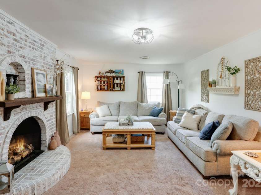 17 Lynwood Circle, Asheville, NC 28806.  MLS# CAR4282982, YatesRealty ID 28260. Cozy gas fireplace in living room