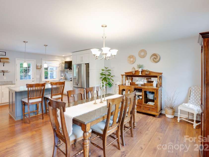17 Lynwood Circle, Asheville, NC 28806.  MLS# CAR4282982, YatesRealty ID 28260. Enter the front door into an open dining room/kitchen area