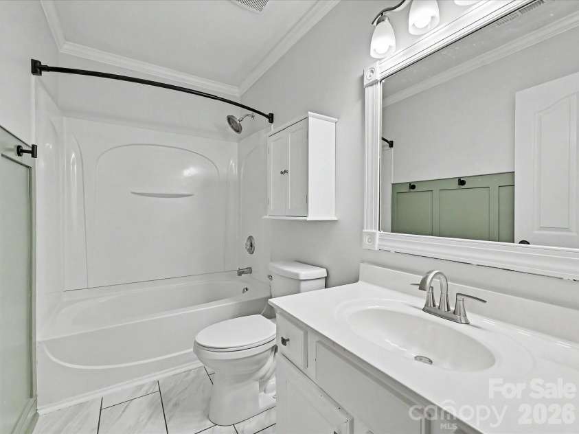 3053 Brookchase Boulevard, Fort Mill, SC 29707.  MLS# CAR4374006, YatesRealty ID 28260. Hall Bath