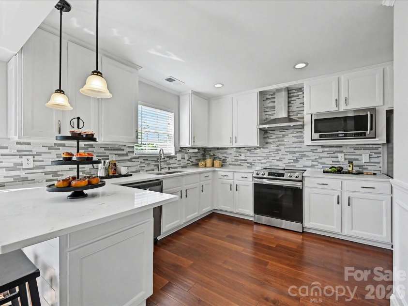3053 Brookchase Boulevard, Fort Mill, SC 29707.  MLS# CAR4374006, YatesRealty ID 28260. Kitchen