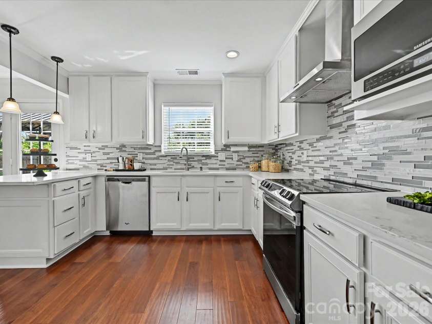 3053 Brookchase Boulevard, Fort Mill, SC 29707.  MLS# CAR4374006, YatesRealty ID 28260. Kitchen