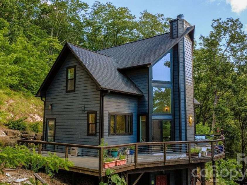 338 Fairview Forest Drive, Fairview, NC 28730.  MLS# CAR4388766, YatesRealty ID 28261. 