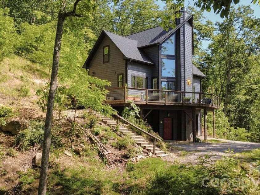 338 Fairview Forest Drive, Fairview, NC 28730.  MLS# CAR4388766, YatesRealty ID 28261. 