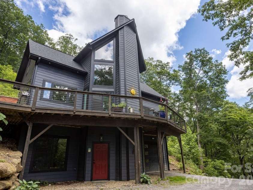 338 Fairview Forest Drive, Fairview, NC 28730.  MLS# CAR4388766, YatesRealty ID 28261. 