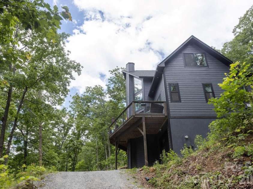 338 Fairview Forest Drive, Fairview, NC 28730.  MLS# CAR4388766, YatesRealty ID 28261. 