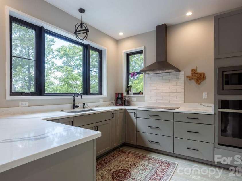 338 Fairview Forest Drive, Fairview, NC 28730.  MLS# CAR4388766, YatesRealty ID 28261. 