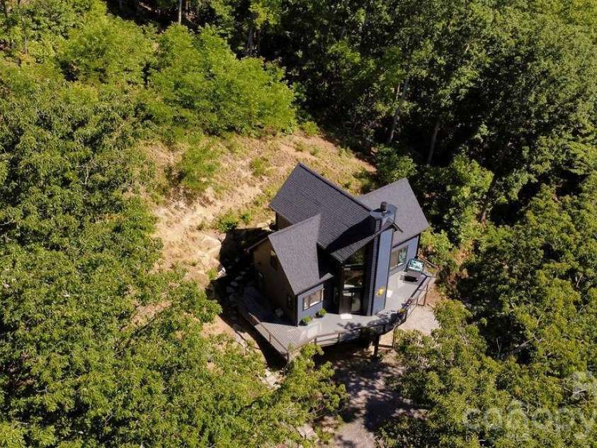 338 Fairview Forest Drive, Fairview, NC 28730.  MLS# CAR4388766, YatesRealty ID 28261. 