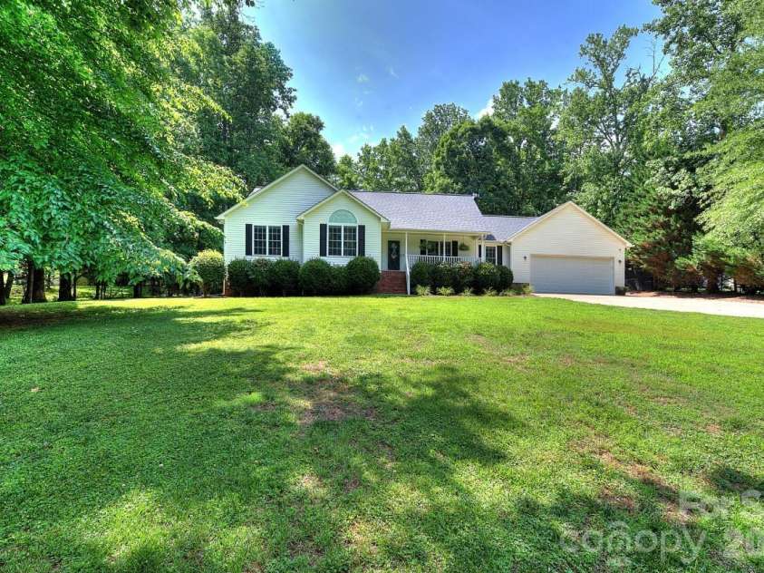 255 Tanager Drive, York, SC 29745.  MLS# CAR4382744, YatesRealty ID 28262. 