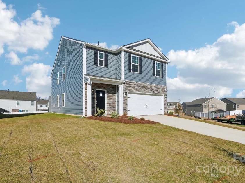 141 Meadow View Drive, Statesville, NC 28677.  MLS# CAR4254303, YatesRealty ID 28264. 