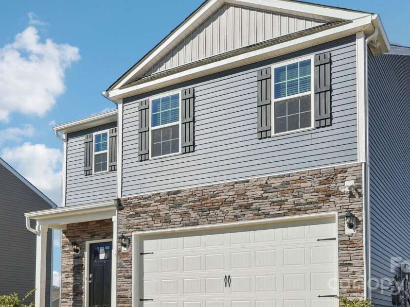 141 Meadow View Drive, Statesville, NC 28677.  MLS# CAR4254303, YatesRealty ID 28264. 