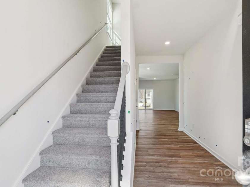 141 Meadow View Drive, Statesville, NC 28677.  MLS# CAR4254303, YatesRealty ID 28264. 