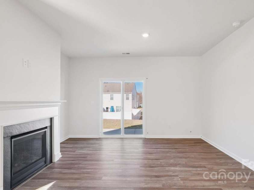 141 Meadow View Drive, Statesville, NC 28677.  MLS# CAR4254303, YatesRealty ID 28264. 