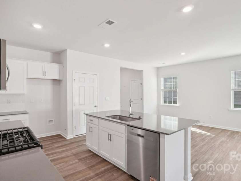 141 Meadow View Drive, Statesville, NC 28677.  MLS# CAR4254303, YatesRealty ID 28264. 