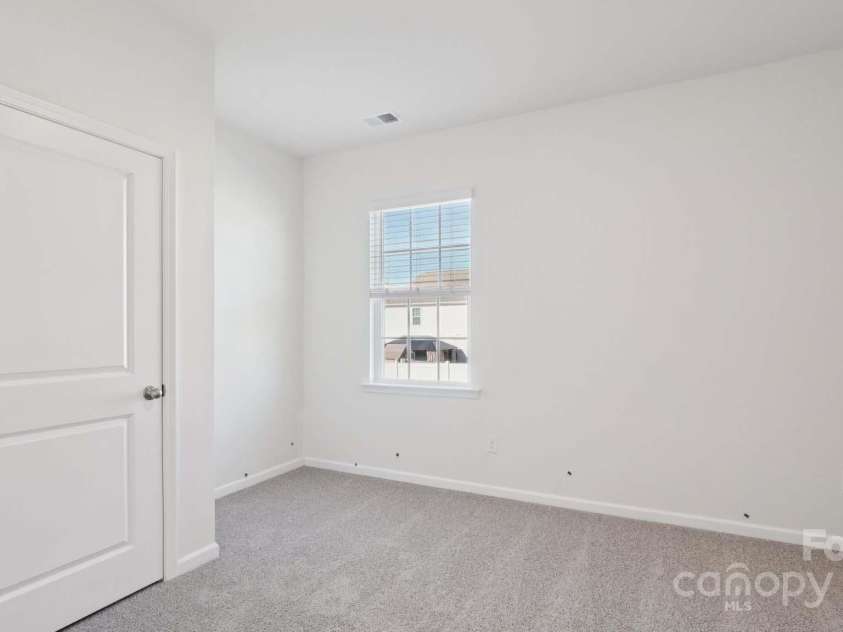 141 Meadow View Drive, Statesville, NC 28677.  MLS# CAR4254303, YatesRealty ID 28264. 