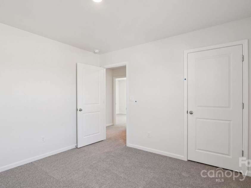 141 Meadow View Drive, Statesville, NC 28677.  MLS# CAR4254303, YatesRealty ID 28264. 