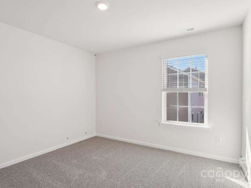 141 Meadow View Drive, Statesville, NC 28677.  MLS# CAR4254303, YatesRealty ID 28264. 