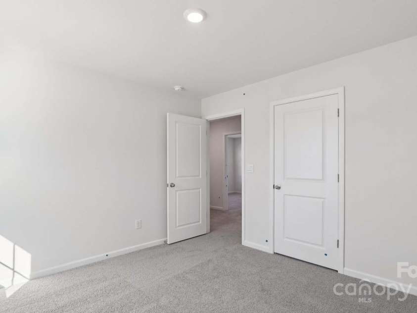 141 Meadow View Drive, Statesville, NC 28677.  MLS# CAR4254303, YatesRealty ID 28264. 