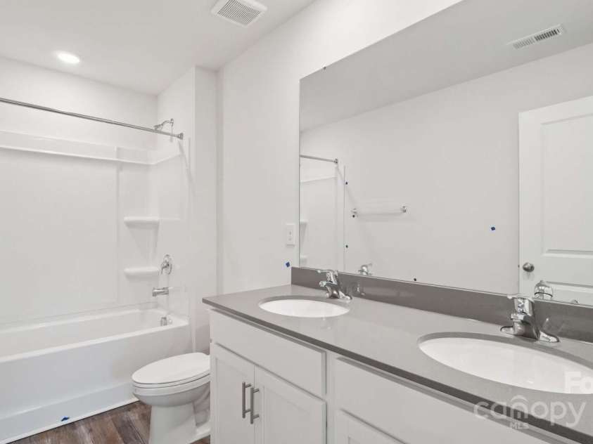 141 Meadow View Drive, Statesville, NC 28677.  MLS# CAR4254303, YatesRealty ID 28264. 