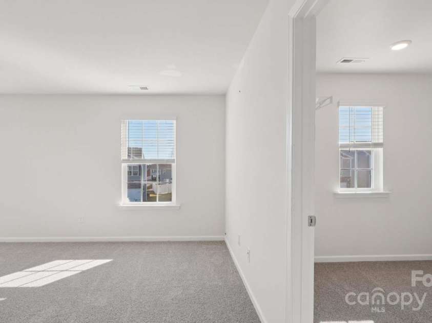 141 Meadow View Drive, Statesville, NC 28677.  MLS# CAR4254303, YatesRealty ID 28264. 