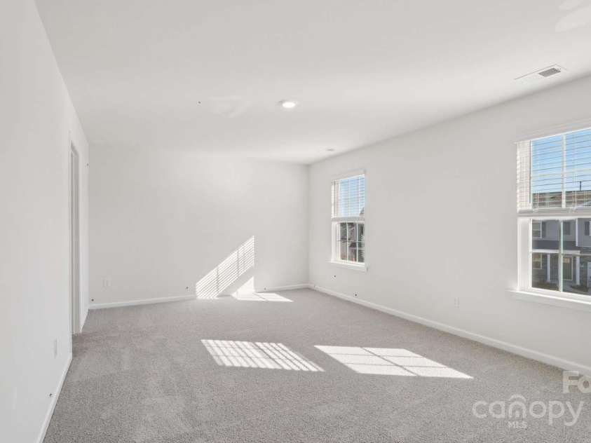 141 Meadow View Drive, Statesville, NC 28677.  MLS# CAR4254303, YatesRealty ID 28264. 