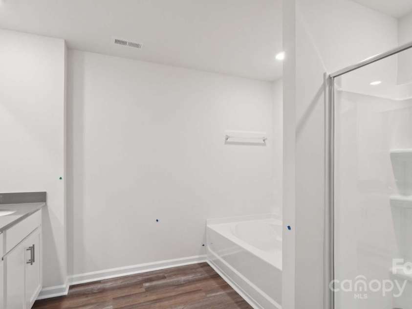 141 Meadow View Drive, Statesville, NC 28677.  MLS# CAR4254303, YatesRealty ID 28264. 