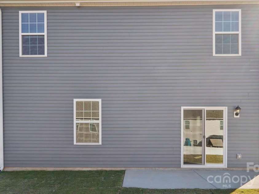 141 Meadow View Drive, Statesville, NC 28677.  MLS# CAR4254303, YatesRealty ID 28264. 