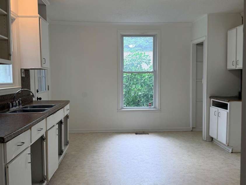 305 Poplar Street, Gastonia, NC 28054.  MLS# CAR4387232, YatesRealty ID 28264. 