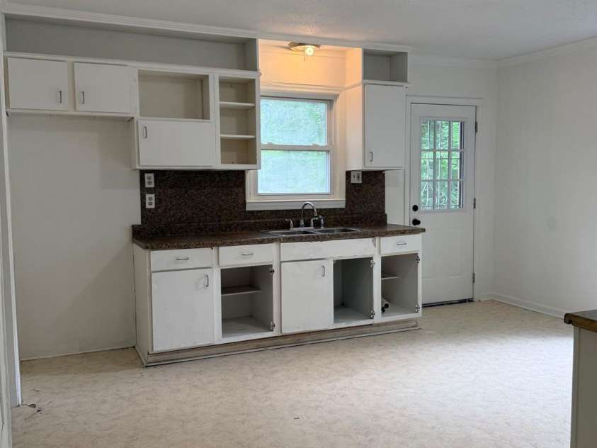 305 Poplar Street, Gastonia, NC 28054.  MLS# CAR4387232, YatesRealty ID 28264. 