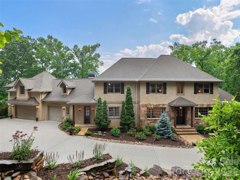 433 Coopers Hawk Drive, Asheville, NC 28803.  MLS# CAR4388428, YatesRealty ID 28266. 