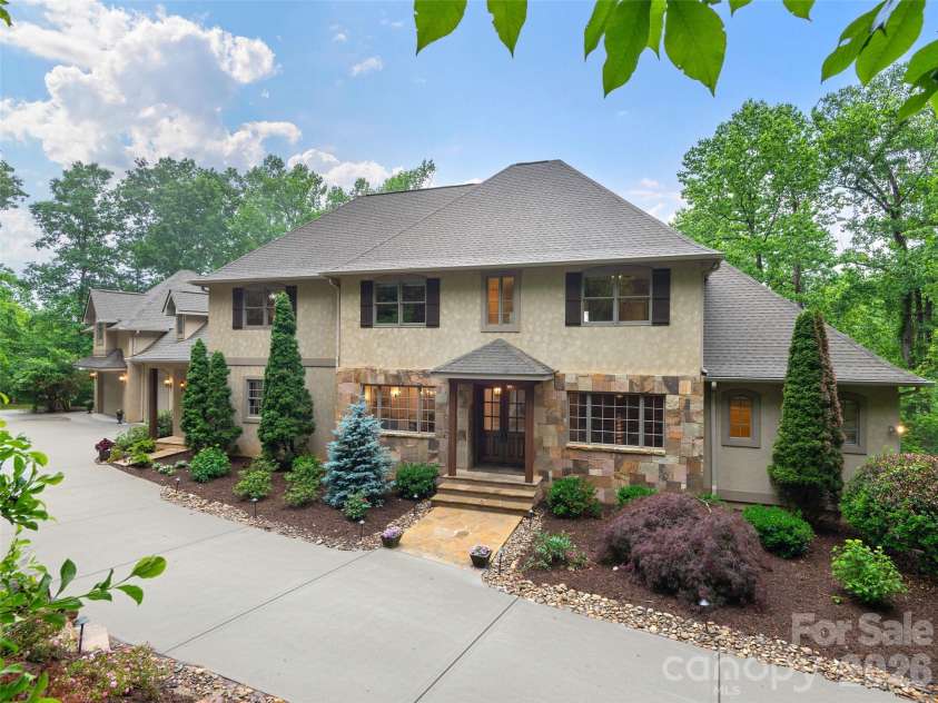 433 Coopers Hawk Drive, Asheville, NC 28803.  MLS# CAR4388428, YatesRealty ID 28266. 