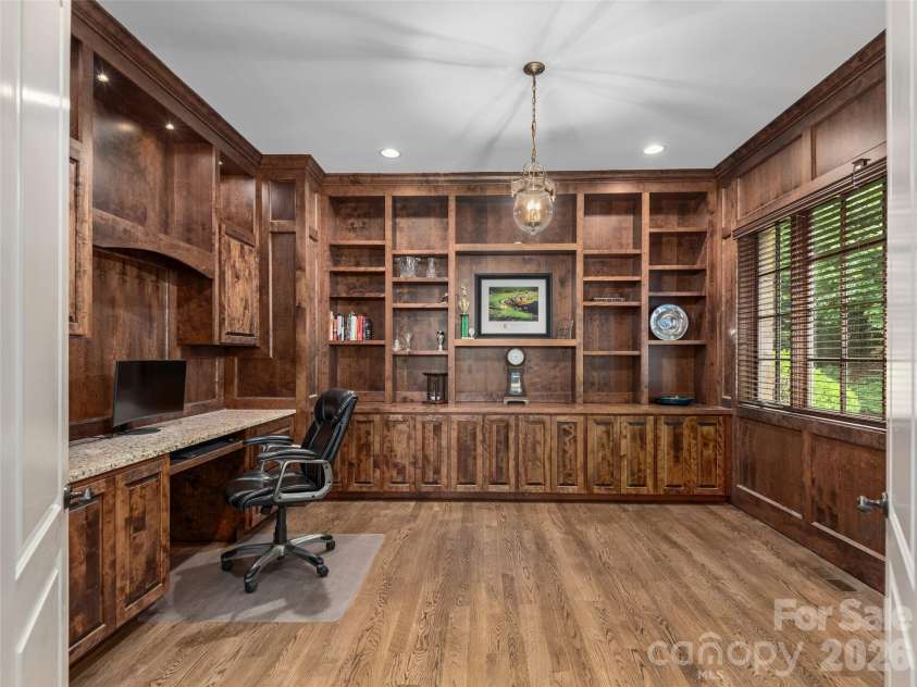 433 Coopers Hawk Drive, Asheville, NC 28803.  MLS# CAR4388428, YatesRealty ID 28266. 