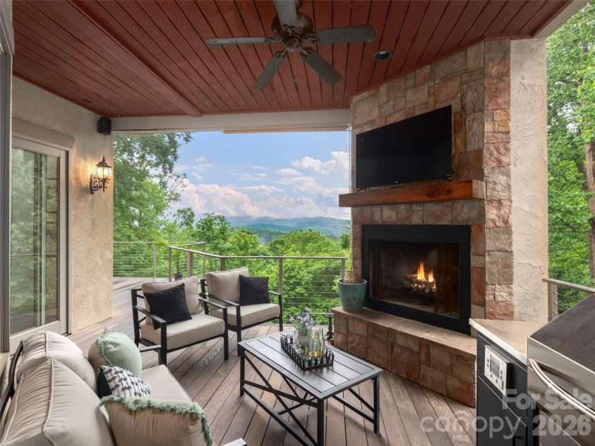 433 Coopers Hawk Drive, Asheville, NC 28803.  MLS# CAR4388428, YatesRealty ID 28266. 