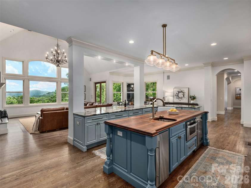 433 Coopers Hawk Drive, Asheville, NC 28803.  MLS# CAR4388428, YatesRealty ID 28266. 