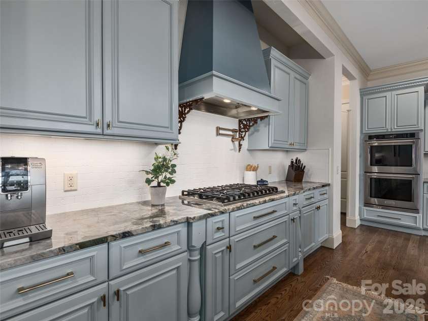 433 Coopers Hawk Drive, Asheville, NC 28803.  MLS# CAR4388428, YatesRealty ID 28266. 