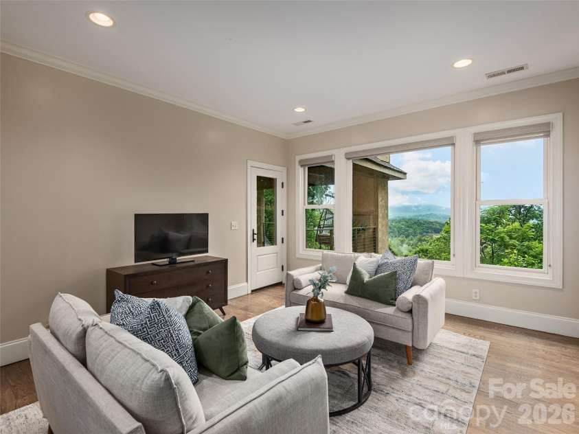 433 Coopers Hawk Drive, Asheville, NC 28803.  MLS# CAR4388428, YatesRealty ID 28266. 
