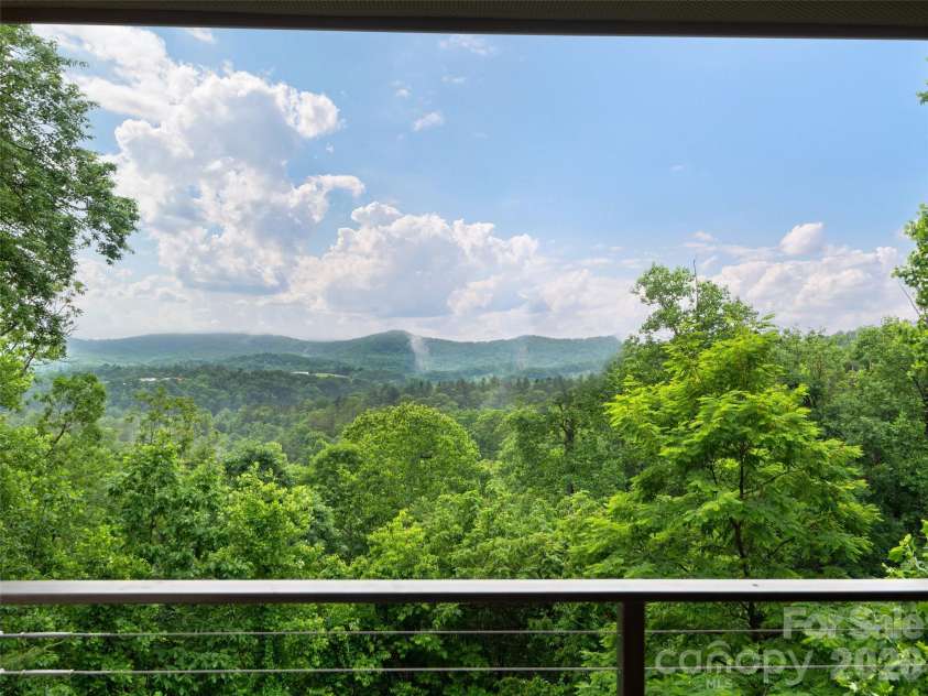 433 Coopers Hawk Drive, Asheville, NC 28803.  MLS# CAR4388428, YatesRealty ID 28266. 